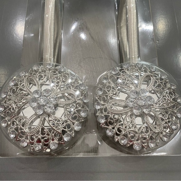 Decorative Magnetic Curtain Clips (2pack) - Picture 3 of 5